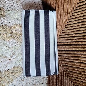 Kut from the Kloth black white trifold wallet.